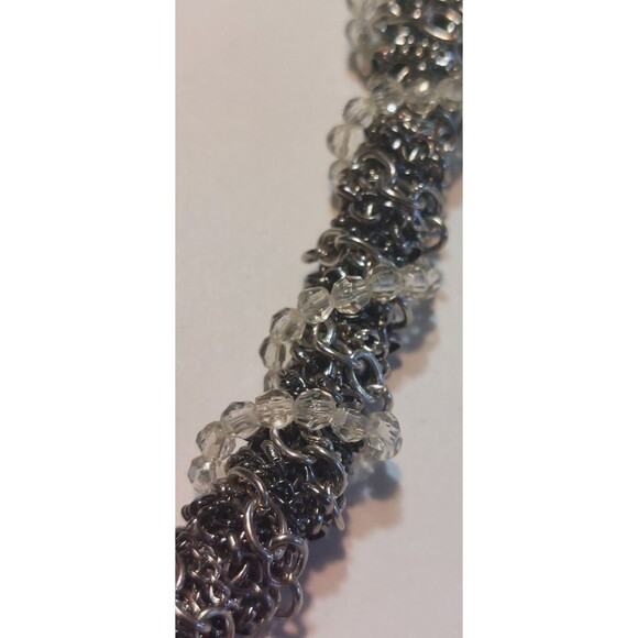 Mixed silvertone chains with glass woven through necklace 26" - Picture 2 of 12